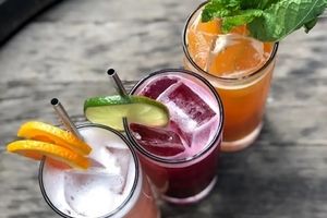 درمان فوری گرمازدگی با ۱۰ نوشیدنی خوشمزه و گیاهی