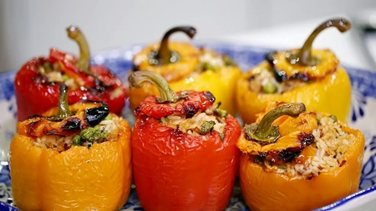 دستور تهیه 9 مدل غذا با فلفل دلمه ای