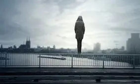 لحظه نجات دختر نوجوان در صحنه خودکشی اش از بالای پل حصارک/ ویدئو