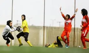 حواشی نیم‌فصل فوتبال زنان از تعطیلی‌ لیگ تا حضور کرونایی‌ها در زمین

