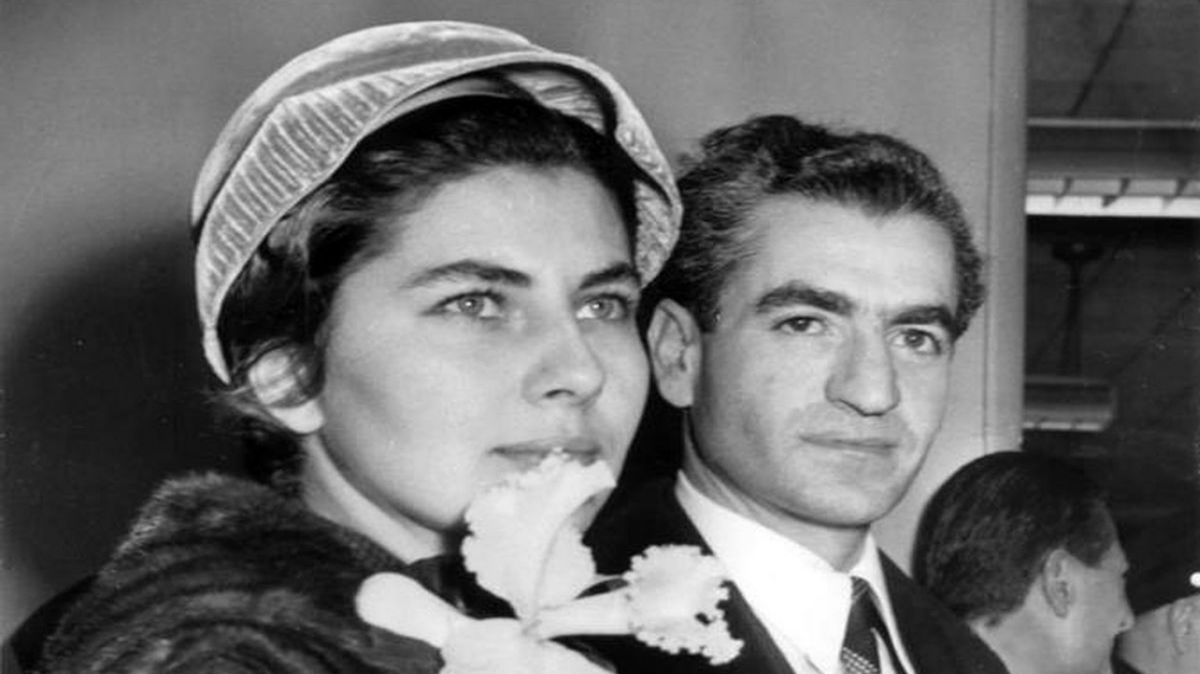 محمدرضا پهلوی در کارخانه مرسدس بنز/ ویدئو