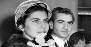 محمدرضا پهلوی در کارخانه مرسدس بنز/ ویدئو