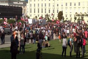 تظاهرات هزاران نفری در وین علیه اثر منفی تحریم‌ های روسیه/ ویدئو