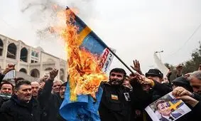  تجمع اعتراضی نمازگزاران در محکومیت هتک حرمت به قرآن کریم/ عکس