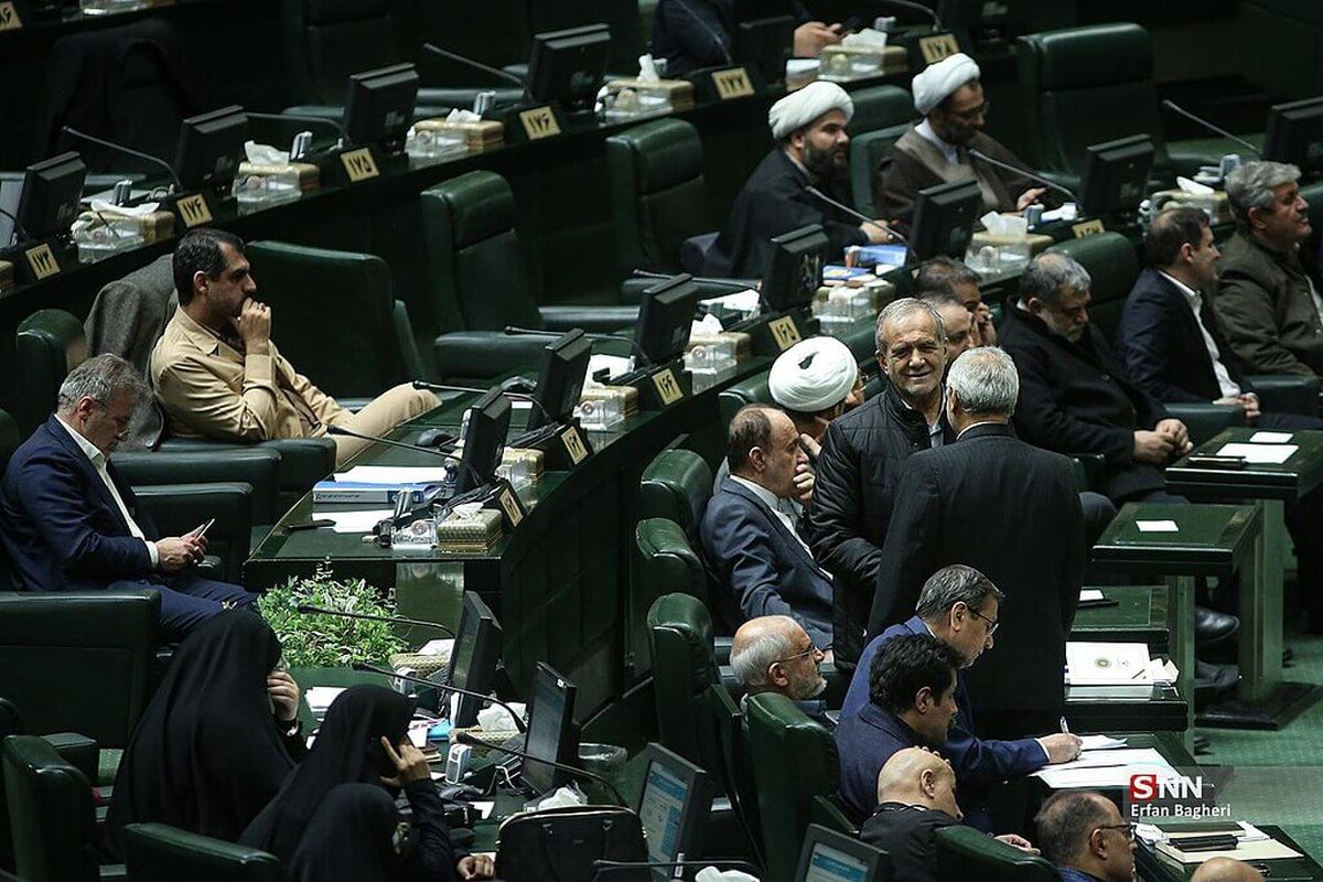 با رشد جریان های تندروی داخلی، بحران ایران عمیقتر میشود