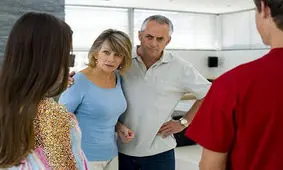 چه عواملی باعث دخالت والدین در ازدواج فرزندانشان می شود؟