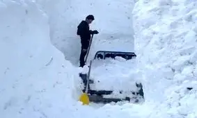 ارتفاع ۶ متری برف در غرب استان اصفهان/ ویدئو