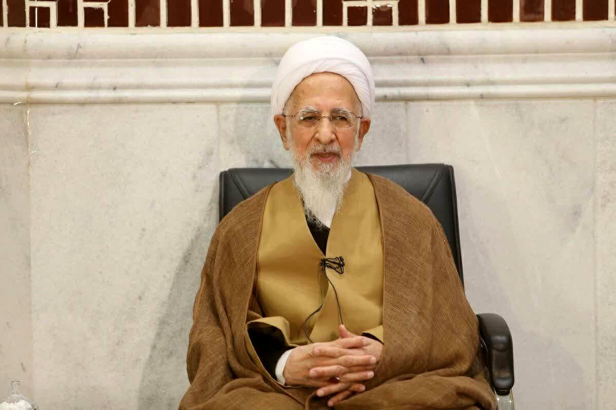 آیت الله جوادی آملی: مشکل حجاب با «بگیر و ببند» حل نمیشود/ با ادب و عدل حل میشود