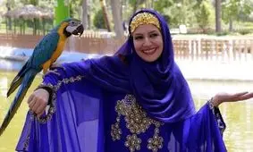 خاله شادونه با چادر در مراسم‌ عزاداری