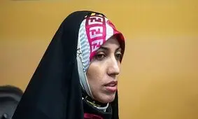  آمنه سادات ذبیح‌پور در کنار دختران بی حجاب حامی حزب الله لبنان در بیروت/ عکس