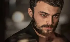 قرآن خواندن بازیگر زخم کاری روی آنتن زنده/ ویدئو