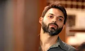 پیمان معادی همکار آنیا تیلور جوی شد