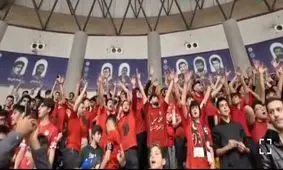 شعارهای تند هواداران شهرداری ارومیه علیه پهلوی در سالن والیبال