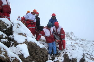 پیدا شدن پیکر کوهنورد زیر خروارها برف در دماوند/ ویدئو