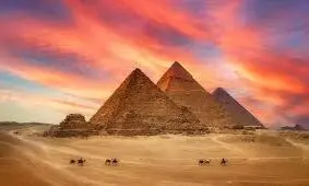 چرا بعضی‌ها هنوز فکر می‌کنند که اهرام مصر را بیگانگان فضایی ساخته‌اند؟