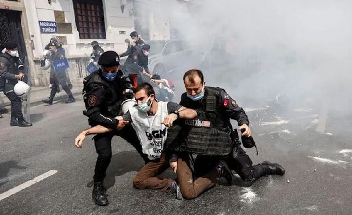 تظاهرات اعتراضی در ترکیه به خشونت کشیده شد/ ویدئو
