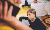 الگوی استفاده صحیح از تلفن همراه برای فرزندان مان باشیم