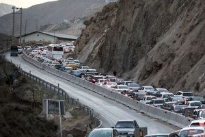 جاده چالوس و آزادراه تهران‌-شمال همچنان یکطرفه است/ ترافیک نیمه‌سنگین در ۷ محور