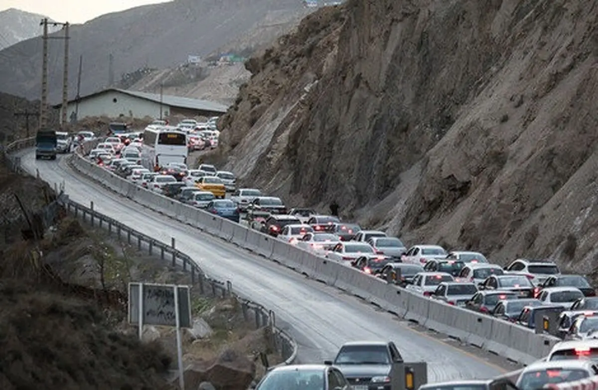 جاده چالوس و آزادراه تهران‌-شمال همچنان یکطرفه است/ ترافیک نیمه‌سنگین در ۷ محور
