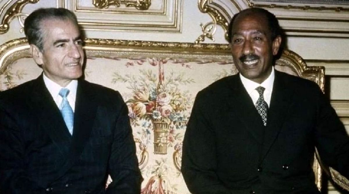 سفر به تاریخ؛ استقبال شاه از انور سادات، رئیسجمهور مصر در مهرآباد؛ سال 56