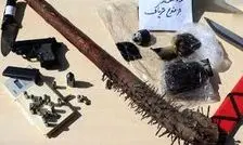 کشف سلاح‌های سرد عجیب در مخفیگاه اوباش حسن آباد/ ویدئو