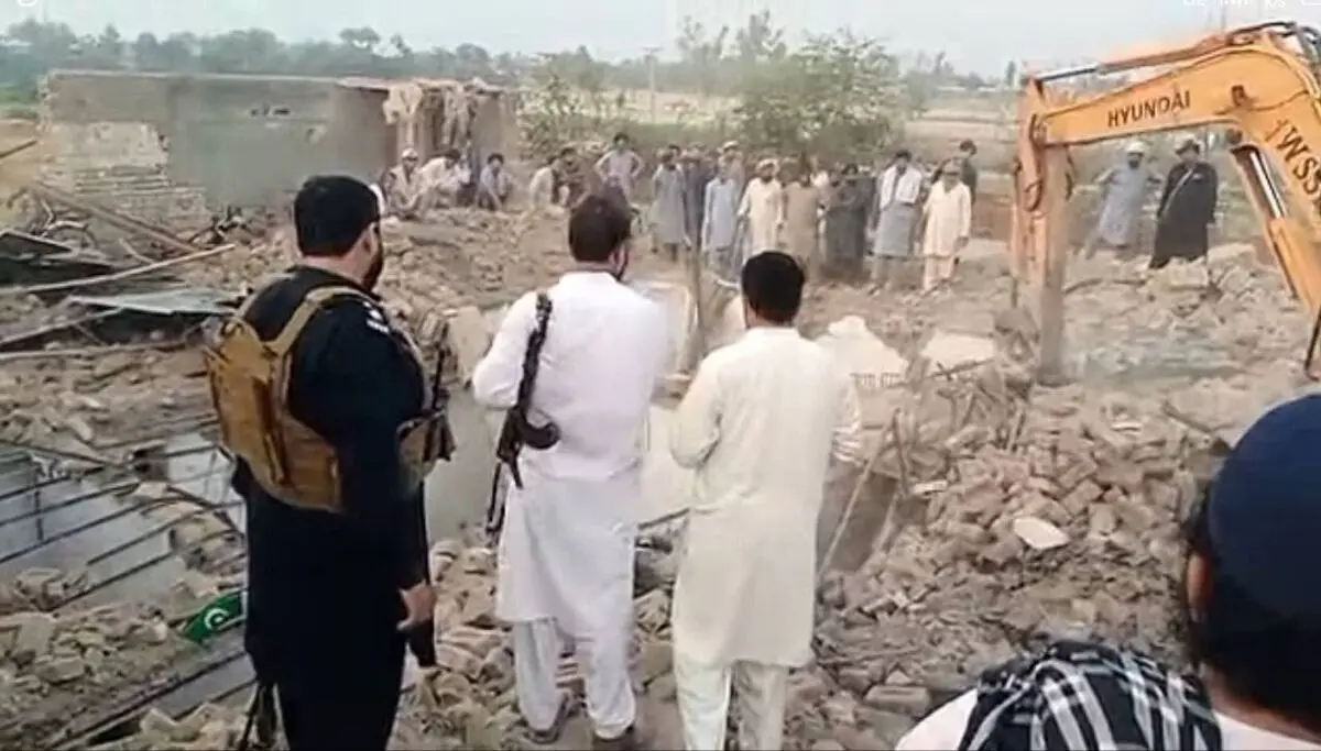 تلفات بمب‌گذاری انتحاری در پاکستان به ۱۲ کشته رسید


