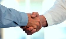 چگونه «دست دادن» شخصیتتان را لو می‌دهد؟