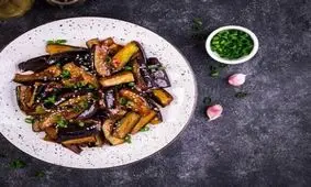 
بهترین راه برای جذب کمتر روغن در سرخ کردن بادمجان