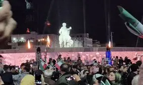 ادامه ملی‌گرایی در پایتخت؛ این بار رونمایی از مجسمه شاپور دوم در میدان انقلاب/ رونمایی از مجسمه «زانوزنندگان برابر ایران»/ ویدئو

