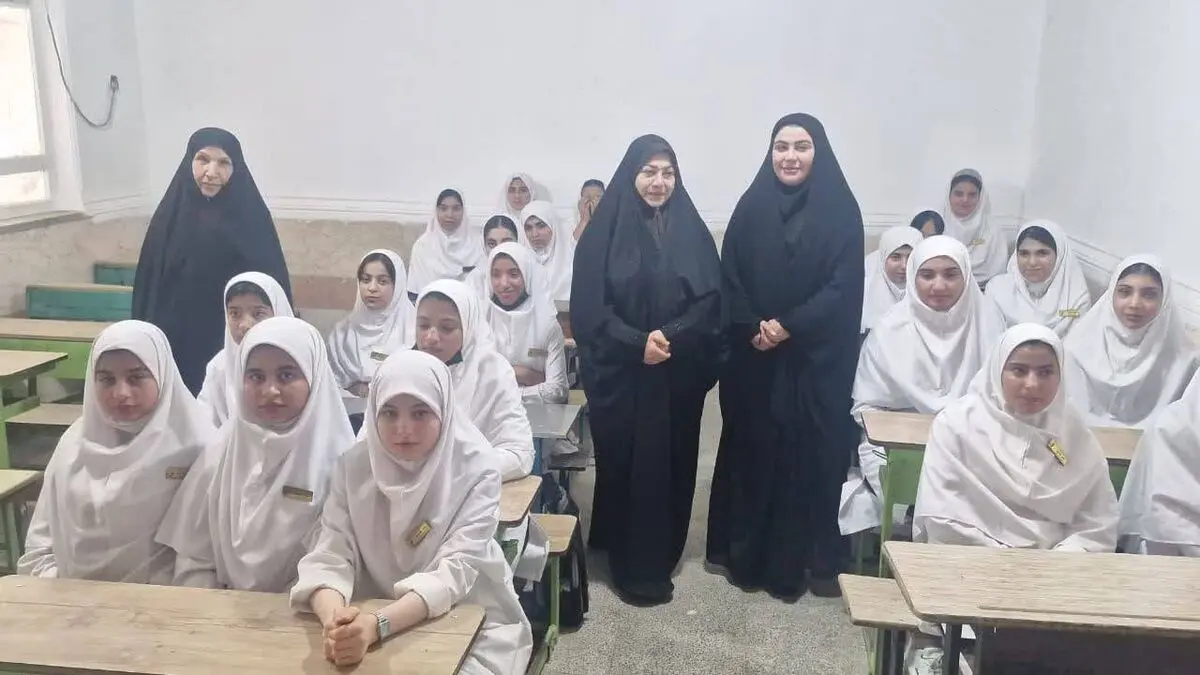 بازدید همسر استاندار خوزستان از دبیرستان جندی‌شاپور روستای بیت واوی با هدف حمایت از ادامه تحصیل دختران