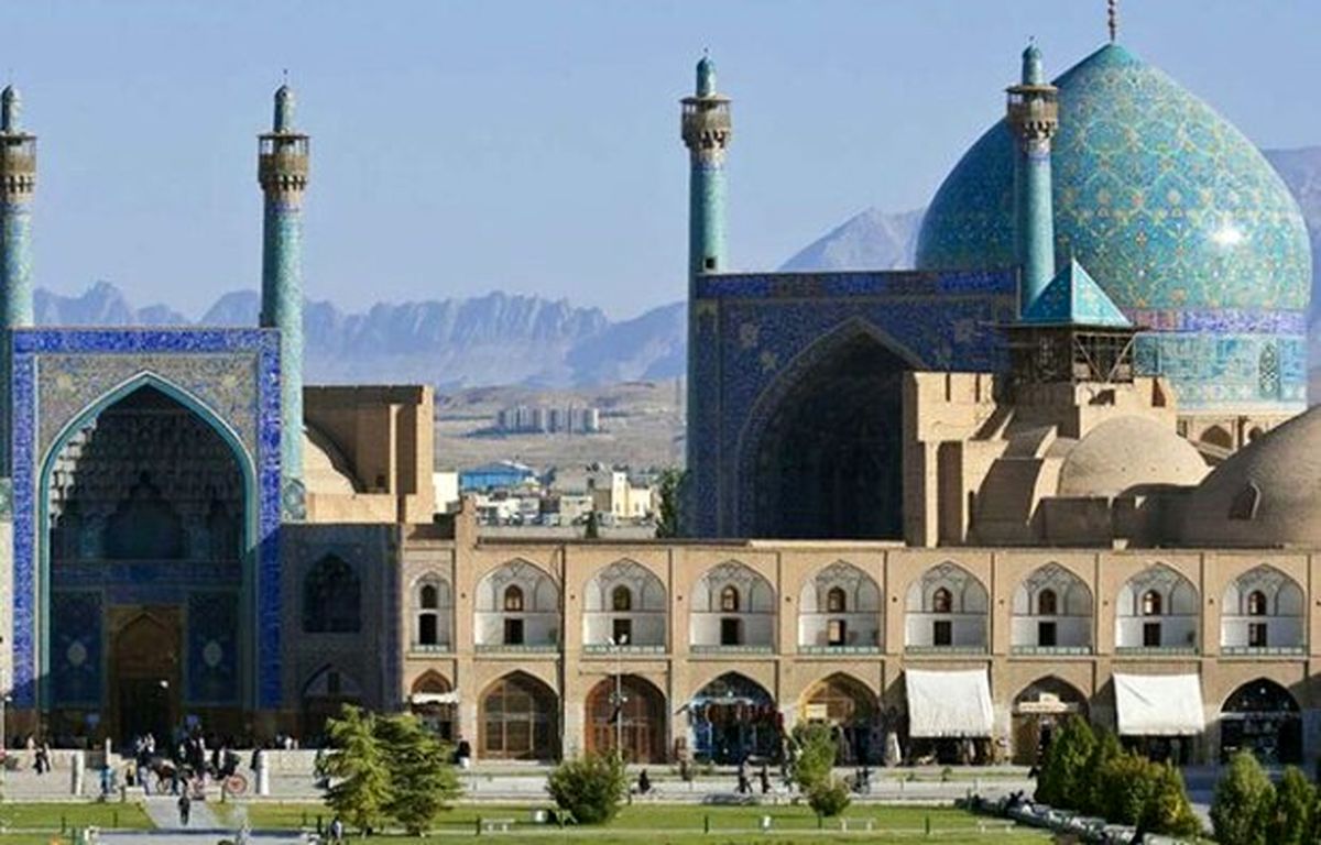ترک بر گنبد و ستونهای مسجد جامع اصفهان/ نقشجهان فرومینشیند