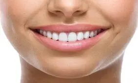 سفید کردن دندان با ۳ ماده طبیعی