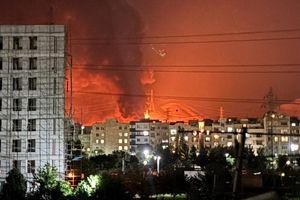 انفجار انبار نفت و قطع برق در شهران بر اثر حمله صهیونیست‌ها/ ویدئو