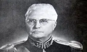  سفر به تاریخ؛ «امان‌الله جهانبانی، اولین فرمانده ارتش مدرن ایران» در کودکی در کنار پدرش؛ 120 سال قبل/ عکس
