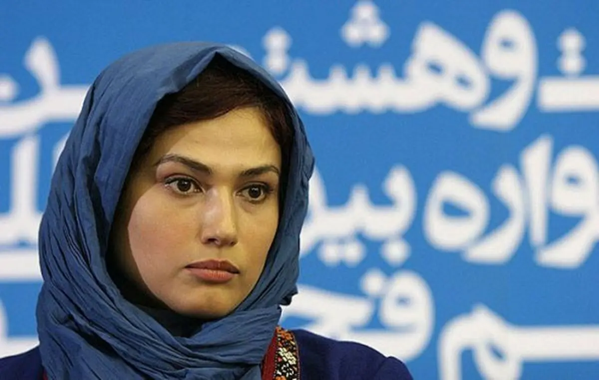 سفر در زمان؛ تیپ و ژست «لادن مستوفی و فرهاد آئیش» روی صحنه تئاتر؛ 12 سال قبل