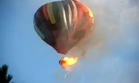 آتش گرفتن و سقوط مرگبار یک بالن/ ویدئو