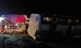 خروج اتوبوس از جاده در محور فردوس - بشرویه ۵ مصدوم داشت