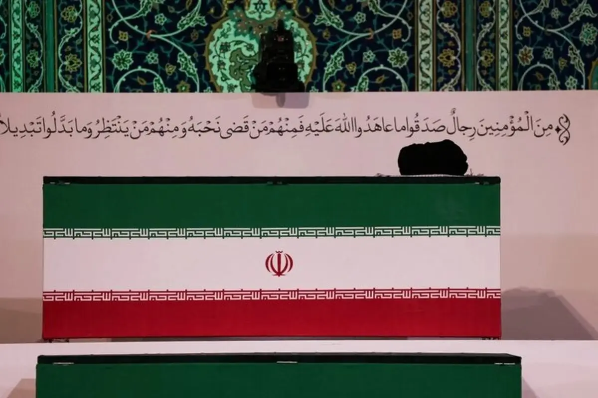 پست جدید رسانه رهبر انقلاب با مضمون «آن مشتِ گره کرده...»
