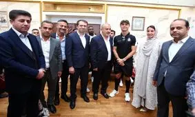 توهین مدیرعامل باشگاه پرسپولیس بعد از عکس یادگاری دخترش با رونالدو/ سرخ ها قبل از بازی باخته بودند!

