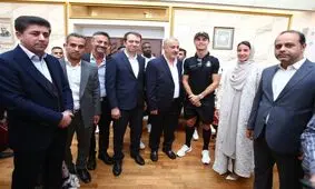 توهین مدیرعامل باشگاه پرسپولیس بعد از عکس یادگاری دخترش با رونالدو/ سرخ ها قبل از بازی باخته بودند!

