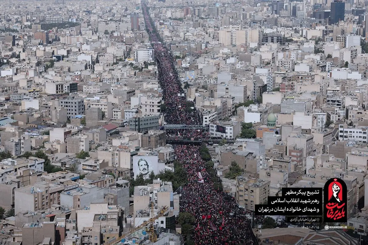  پیکر رهبر شهید را در پایان مراسم، دوباره با بالگرد از مسیر تشییع عبور خواهیم داد/ برنامه‌ریزی کرده بودیم که پیکر‌ها را از میدان امام‌حسین (ع) وارد مسیر تشییع کنیم، اما این امکان فراهم نشد