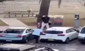 لحظه خلع سلاح یکی از مهاجمین به جشن یهودیان در سیدنی/ ویدئو