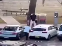 لحظه خلع سلاح یکی از مهاجمین به جشن یهودیان در سیدنی/ ویدئو