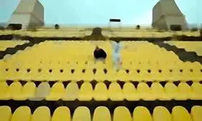 ویدیوی جنجالی سعید کریمی و همسرش در ورزشگاه خالی 

