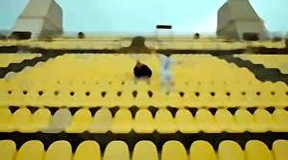 ویدیوی جنجالی سعید کریمی و همسرش در ورزشگاه خالی 

