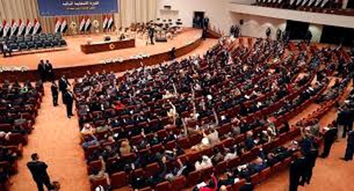 کتککاری و پرتاب کفش در پارلمان عراق/ ویدئو
