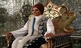 ساغر عزیزی، بازیگر نقش فرح پهلوی: لباس تاج‌گذاری حدود 6 متر دنباله داشت؛ از سنگینی لباس امکان تحرک نداشتم