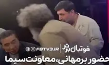 معاون صداوسیما تا کمر برای خداداد عزیزی خم شد/ ویدئو