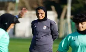  انتقاد سرمربی تیم فوتبال زنان ایران از اظهارنظر نسجیده یک مجری تلویزیونی/ بودن کنار خانواده ارزشمند است