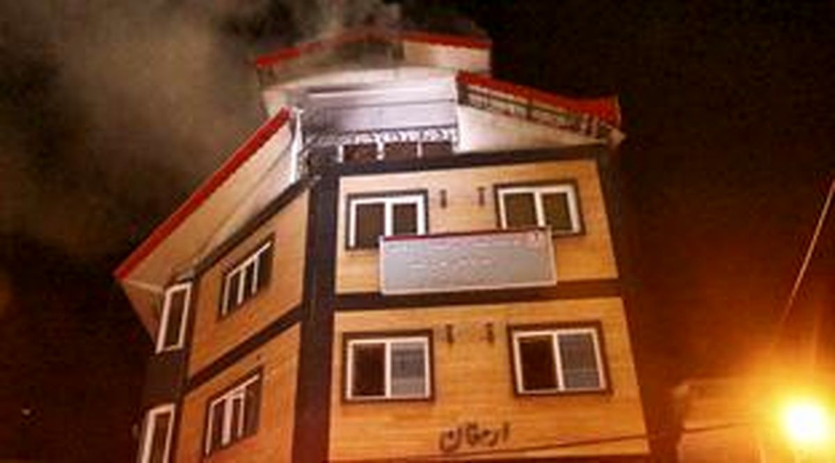آتش گرفتن بهارخواب یک ساختمان ۴ طبقه در رشت
